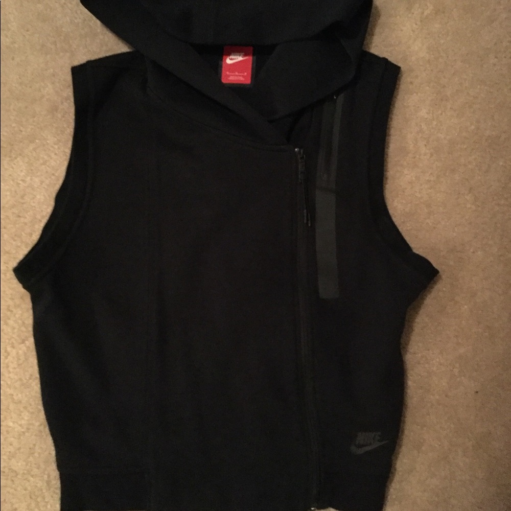 Nike tech  hooded vest size M